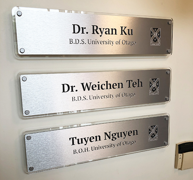Doctor name plaque signs